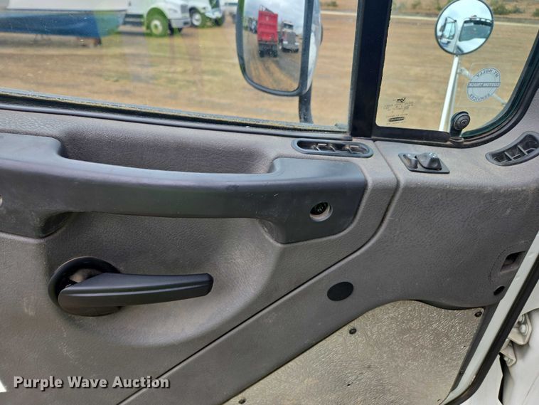 image for item YA2190 2020 Freightliner 114SD crane truck