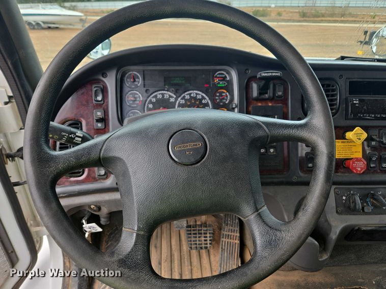 image for item YA2190 2020 Freightliner 114SD crane truck