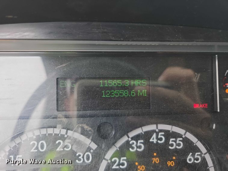 image for item YA2190 2020 Freightliner 114SD crane truck