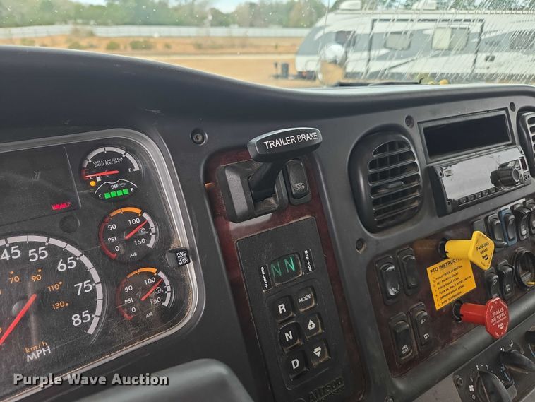 image for item YA2190 2020 Freightliner 114SD crane truck