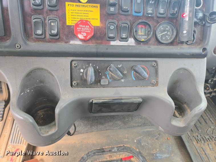 image for item YA2190 2020 Freightliner 114SD crane truck