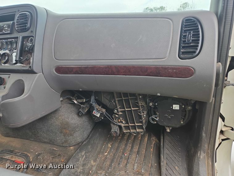 image for item YA2190 2020 Freightliner 114SD crane truck