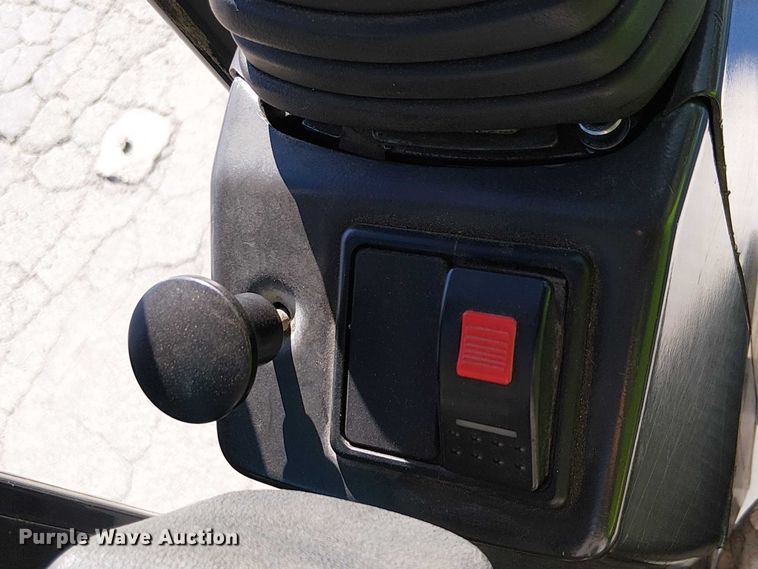 image for item YA2465 2015 Caterpillar M322D wheeled excavator