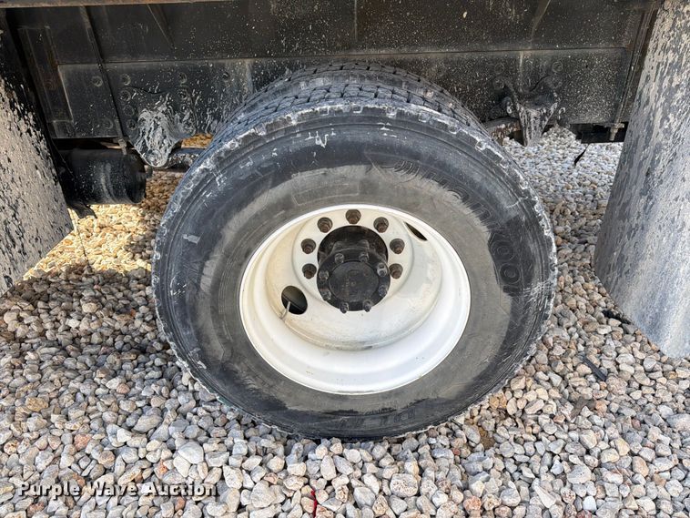 image for item YA2585 2021 Freightliner Business Class M2 flatbed truck