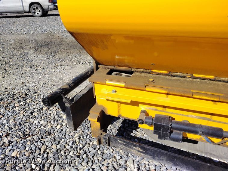 image for item YA2658 2006 LeeBoy 8515 paver