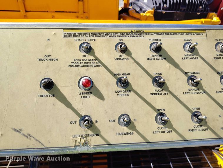 image for item YA2658 2006 LeeBoy 8515 paver