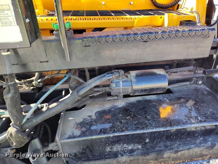 image for item YA2658 2006 LeeBoy 8515 paver