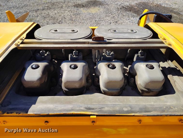 image for item YA2658 2006 LeeBoy 8515 paver