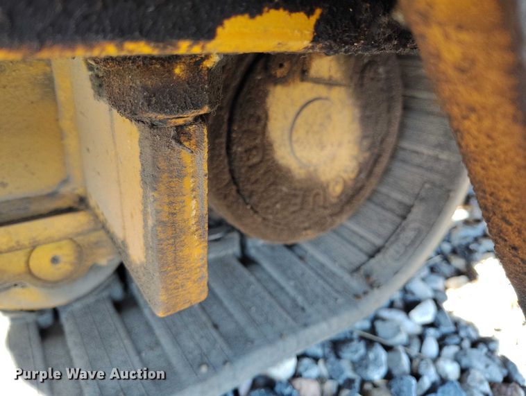 image for item YA2658 2006 LeeBoy 8515 paver