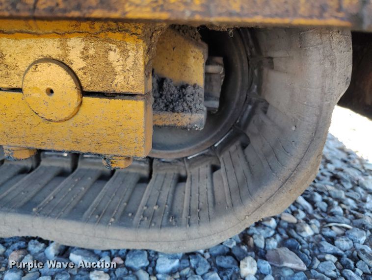 image for item YA2658 2006 LeeBoy 8515 paver