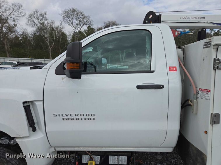 image for item YA2659 2022 Chevrolet Silverado 6500HD utility / service truck