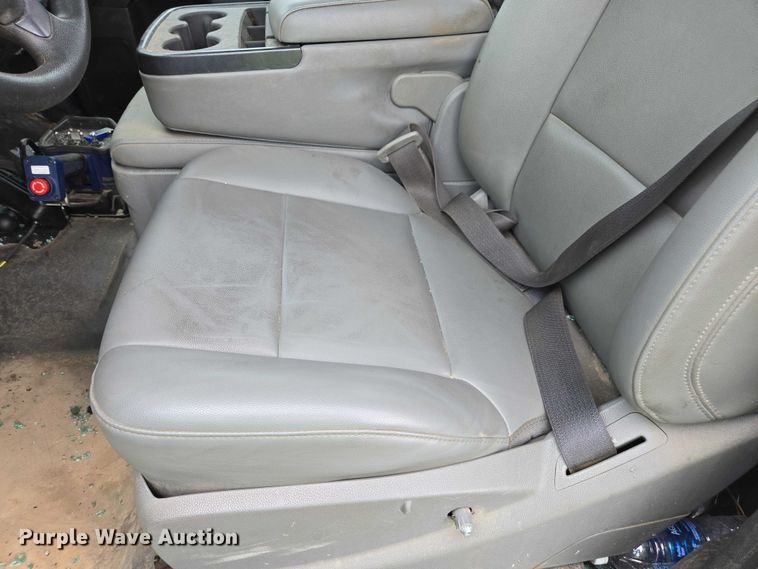 image for item YA2659 2022 Chevrolet Silverado 6500HD utility / service truck