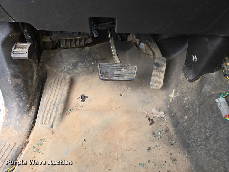 image for item YA2659 2022 Chevrolet Silverado 6500HD utility / service truck