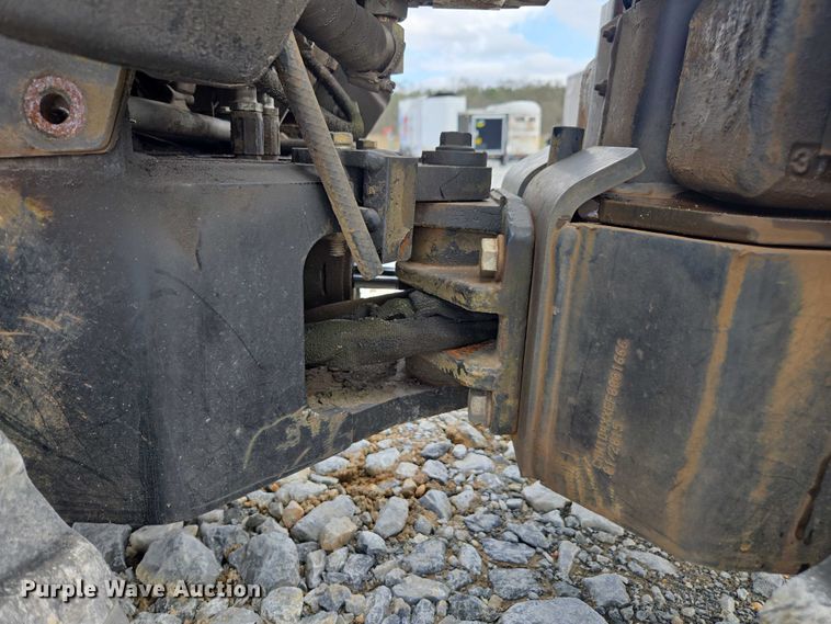 image for item YA2703 2015 Ditch Witch R300 cable plow