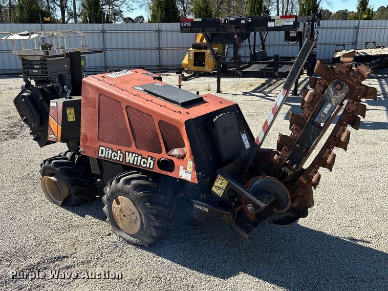image for item YA2707 2017 Ditch Witch 410SX trencher