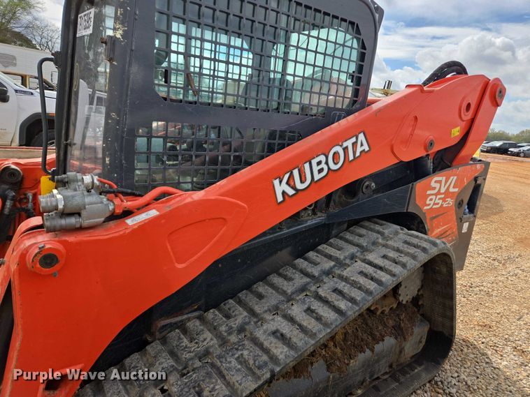 image for item YA2745 2018 Kubota SVL95-2S tracked skid steer loader
