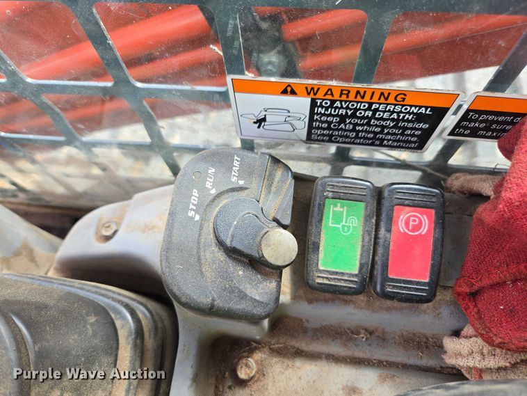 image for item YA2745 2018 Kubota SVL95-2S tracked skid steer loader