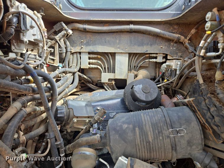 image for item YA2745 2018 Kubota SVL95-2S tracked skid steer loader