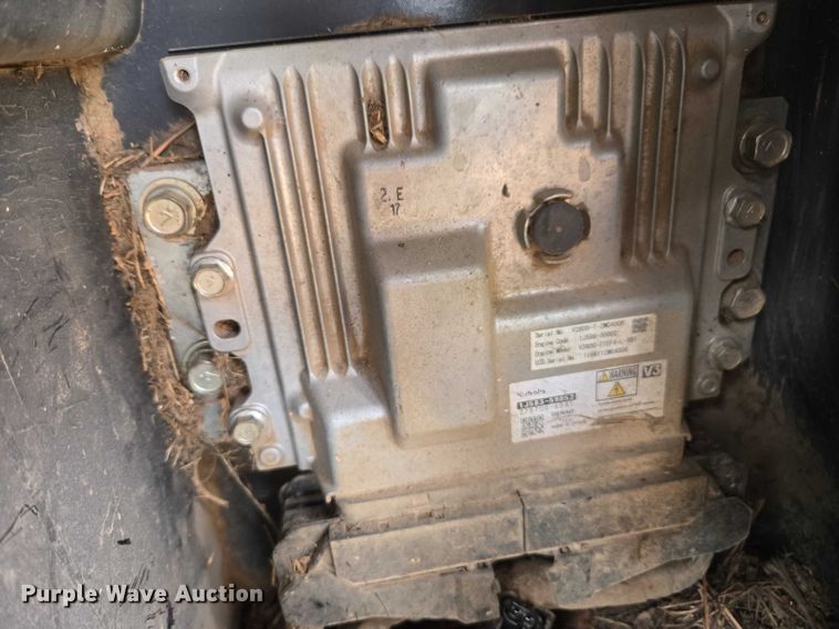 image for item YA2745 2018 Kubota SVL95-2S tracked skid steer loader