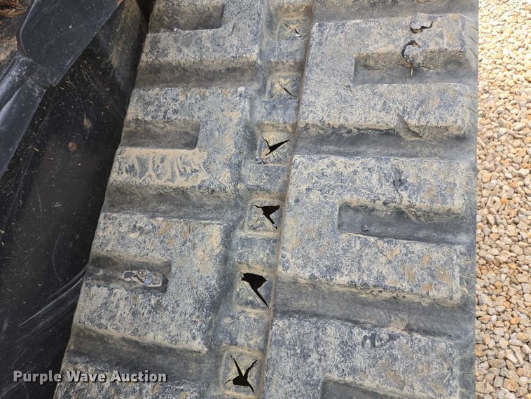 image for item YA2745 2018 Kubota SVL95-2S tracked skid steer loader