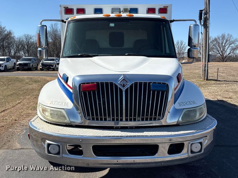 image for item DJ7774 2006 International 4300 ambulance