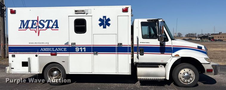 image for item DJ7774 2006 International 4300 ambulance