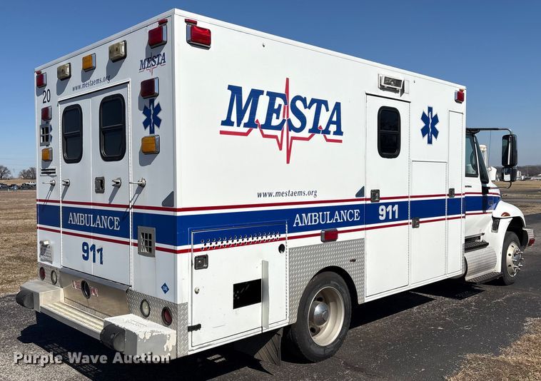 image for item DJ7774 2006 International 4300 ambulance
