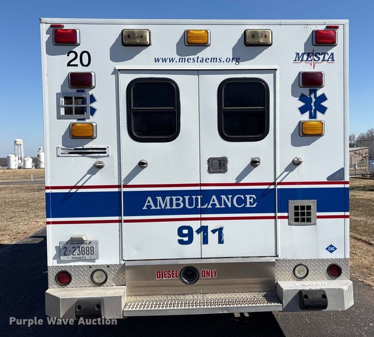 image for item DJ7774 2006 International 4300 ambulance