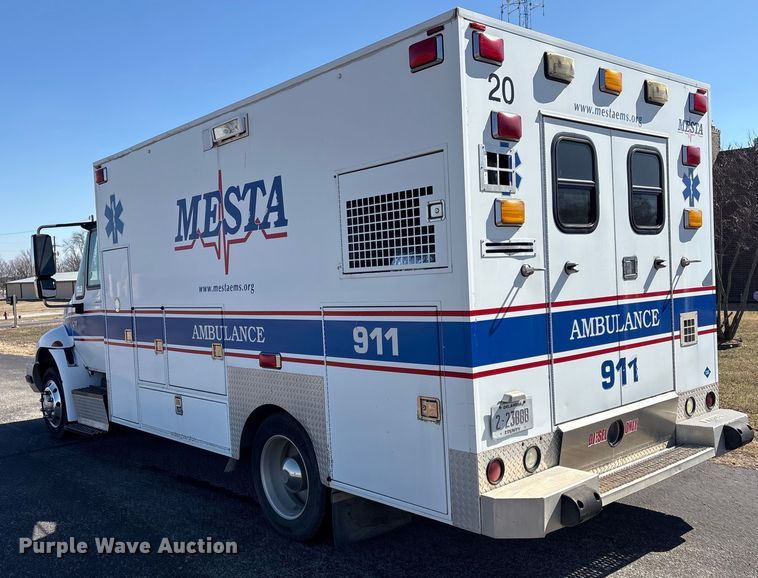 image for item DJ7774 2006 International 4300 ambulance