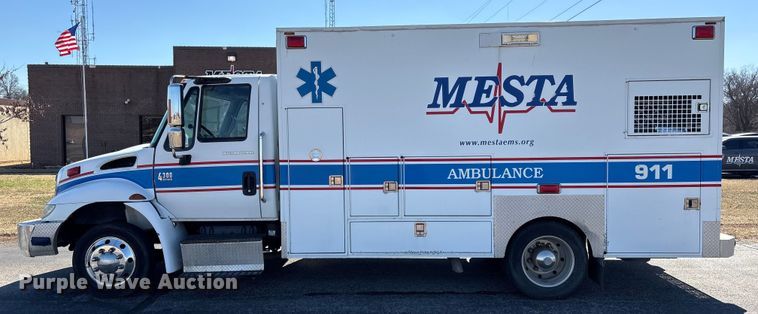 image for item DJ7774 2006 International 4300 ambulance