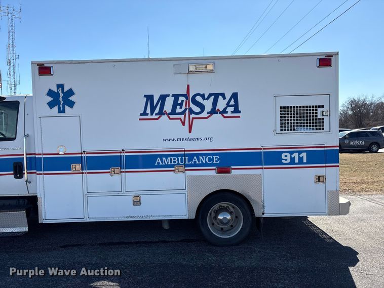 image for item DJ7774 2006 International 4300 ambulance