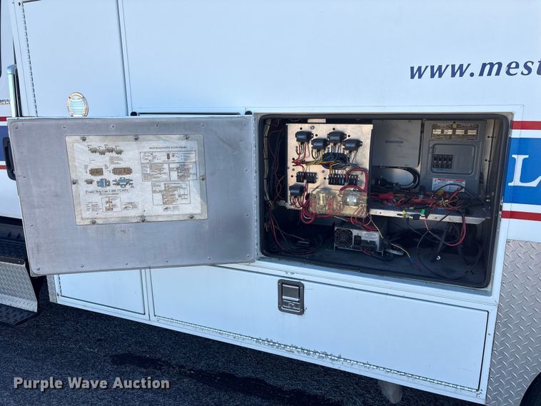 image for item DJ7774 2006 International 4300 ambulance