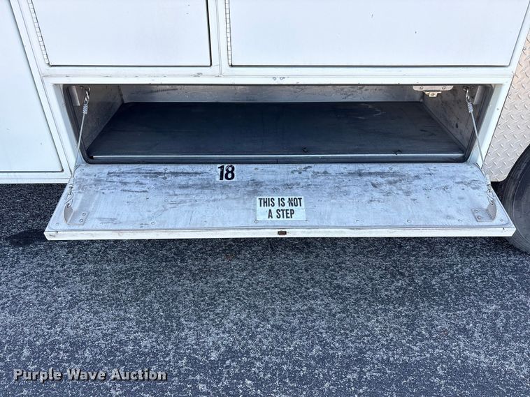 image for item DJ7774 2006 International 4300 ambulance