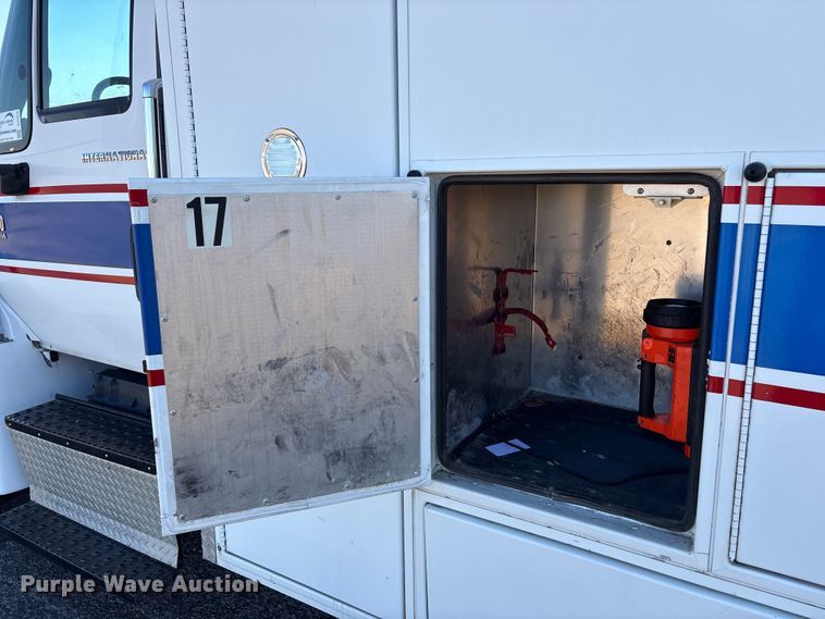 image for item DJ7774 2006 International 4300 ambulance