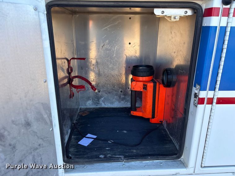 image for item DJ7774 2006 International 4300 ambulance