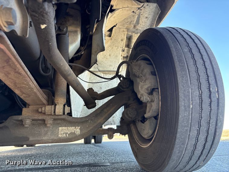 image for item DJ7774 2006 International 4300 ambulance