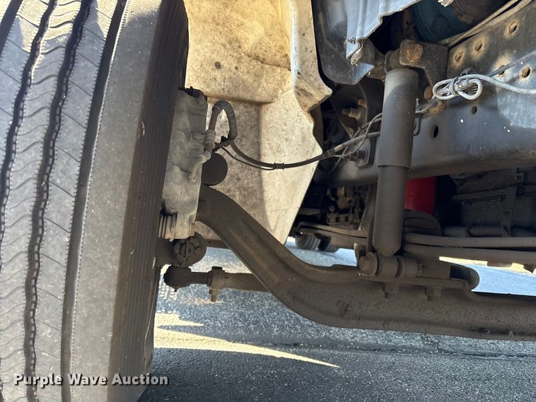 image for item DJ7774 2006 International 4300 ambulance