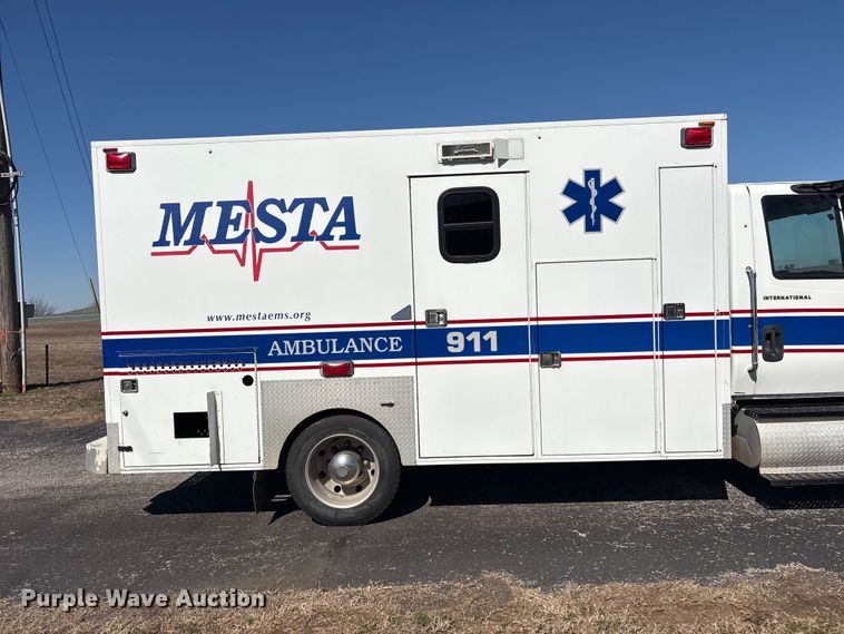 image for item DJ7774 2006 International 4300 ambulance