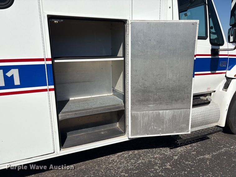 image for item DJ7774 2006 International 4300 ambulance