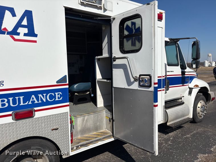image for item DJ7774 2006 International 4300 ambulance