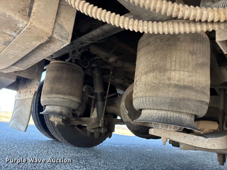 image for item DJ7774 2006 International 4300 ambulance