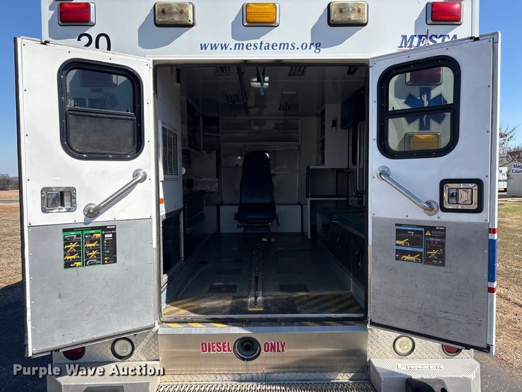 image for item DJ7774 2006 International 4300 ambulance