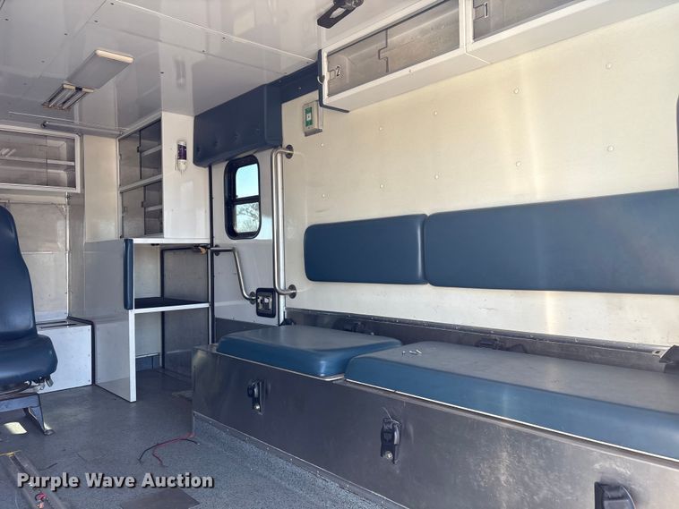 image for item DJ7774 2006 International 4300 ambulance