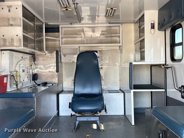 image for item DJ7774 2006 International 4300 ambulance