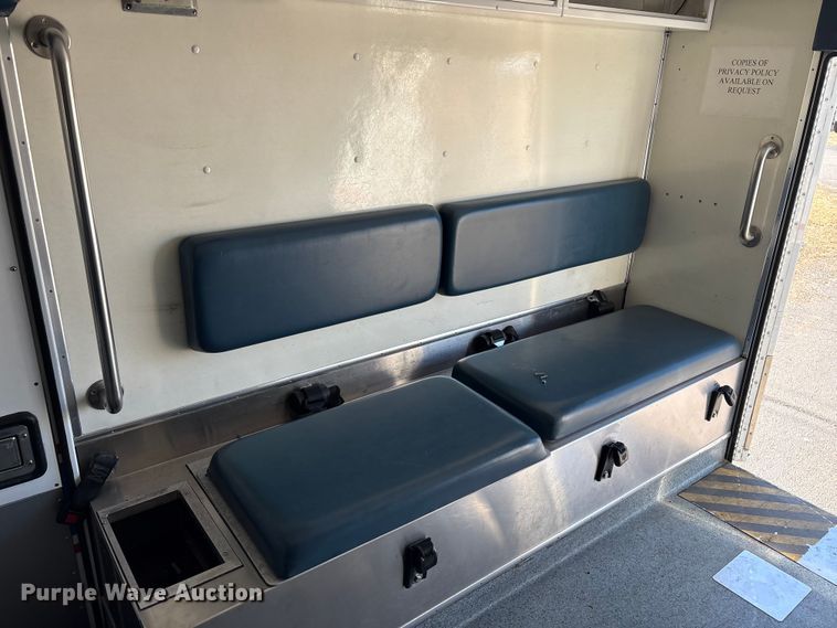 image for item DJ7774 2006 International 4300 ambulance