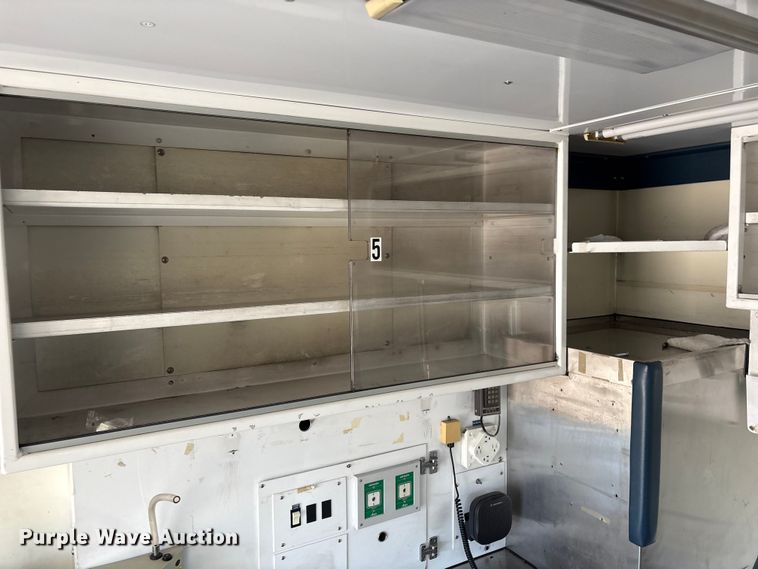 image for item DJ7774 2006 International 4300 ambulance