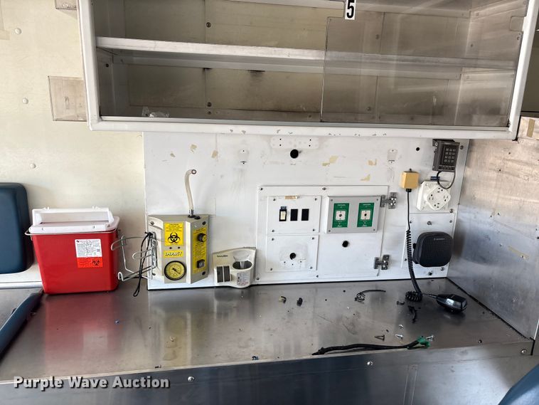 image for item DJ7774 2006 International 4300 ambulance