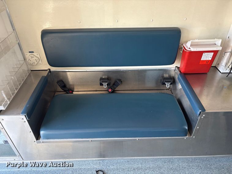 image for item DJ7774 2006 International 4300 ambulance