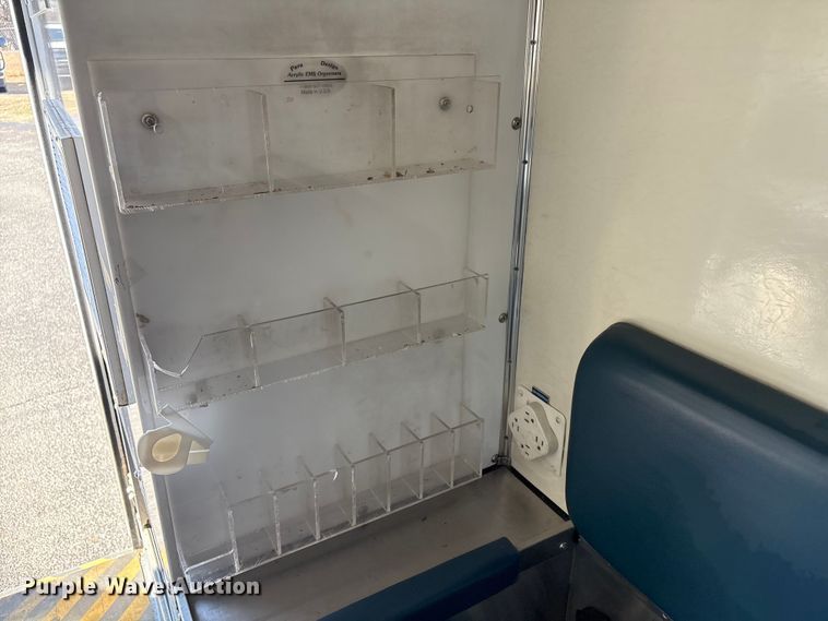 image for item DJ7774 2006 International 4300 ambulance