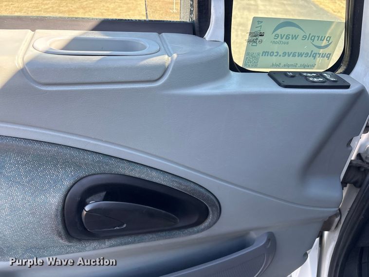 image for item DJ7774 2006 International 4300 ambulance